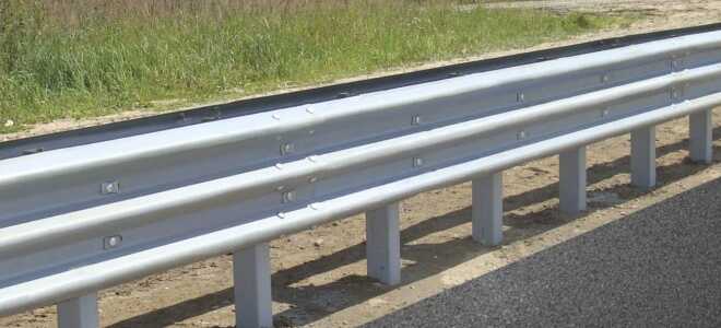 Ограждение дорожное: барьерное, тросовое, металлическое и другое