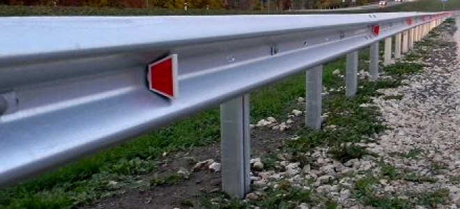 Дорожные металлические барьерные ограждения: типы, устройство и установка