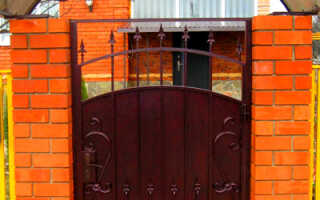 Козырек над калиткой: как сделать навес своими руками