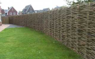 Украшение для вашего дачного участка: учимся делать настоящий плетень своими руками