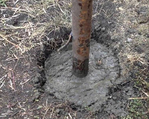 бетонирование столба 