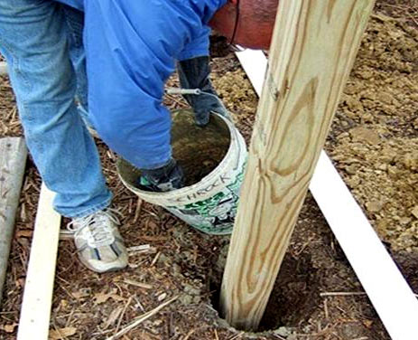 бетонирование деревянного столба