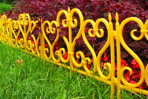 приподнятый забор 