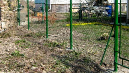 глинистая почва забор