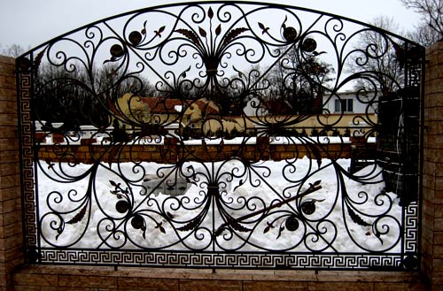 комбинированный кованый забор 