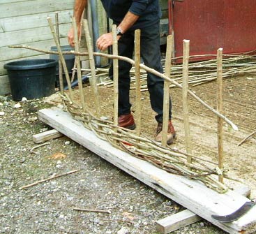 плетение забора 