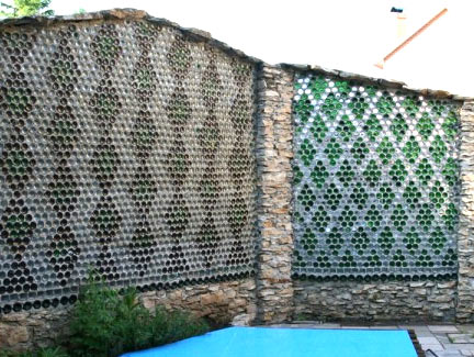 забор ширма из бутылок 