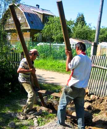 установка каркаса калитки 