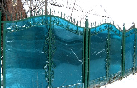 забор из цветного поликарбоната