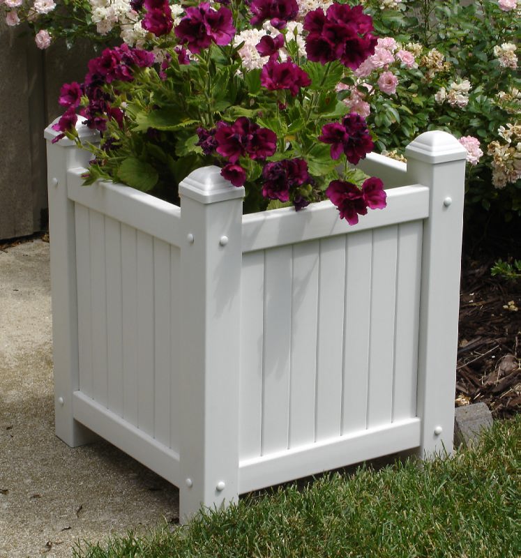 Белое деревянное кашпо