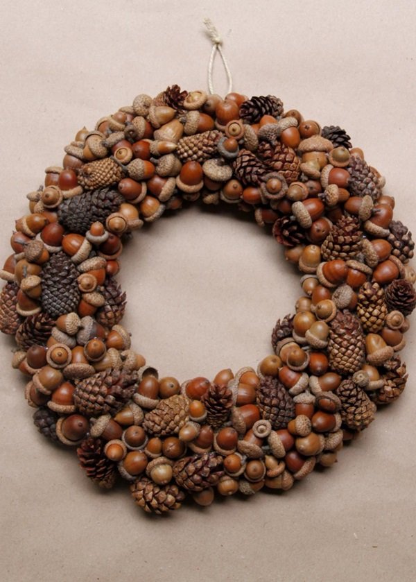 Венок из шишек