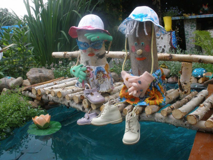 Две фигурки из чурбаков