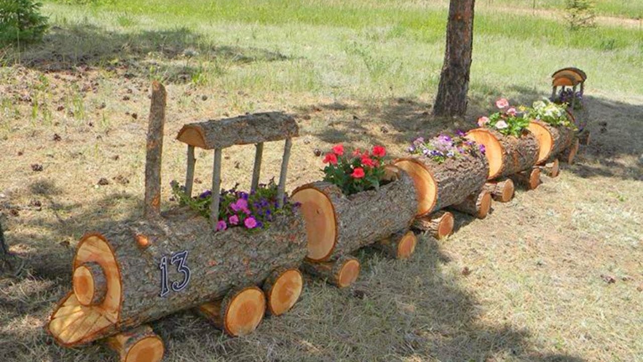 Игрушечный поезд из брёвен