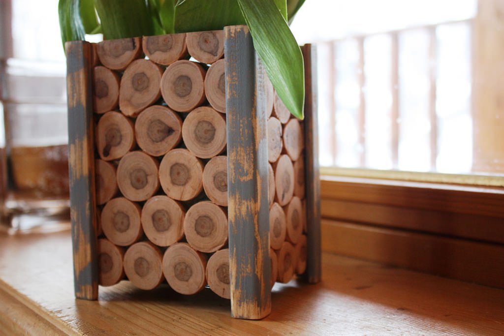 Кашпо из спилов и бруса