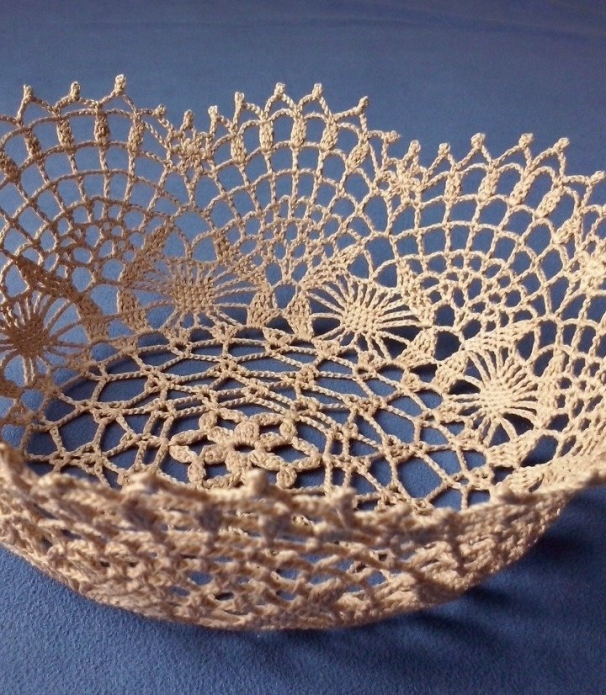 конфетница из вязаной салфетки