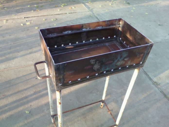 простой мангал-короб на ножках