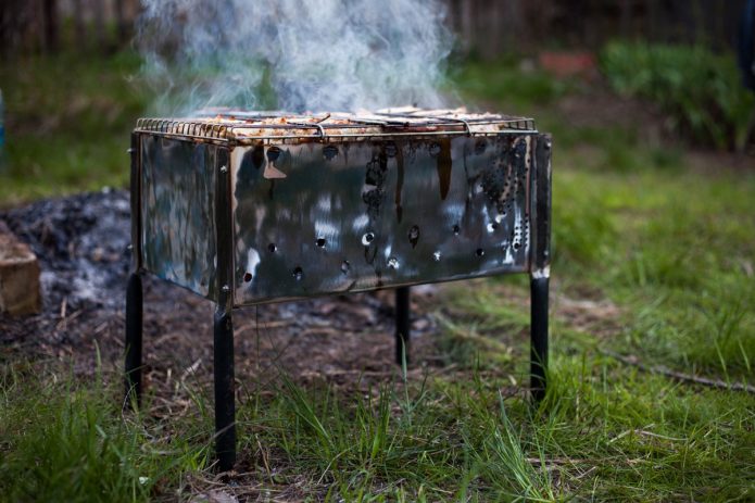 мангал на болтах