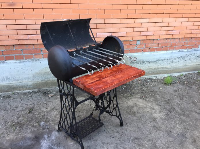 мангал из газового баллона и швейной машинки