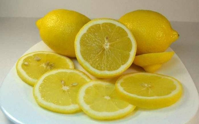Нарезанный лимон